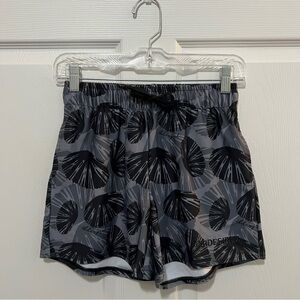 2B DESIRED Opihi Shorts